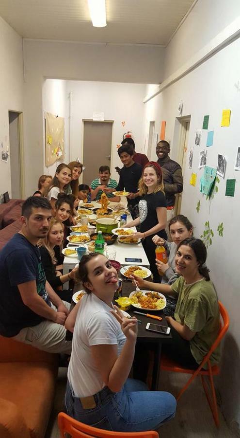 Hostel Family Erasmus Center Warszawa Exteriör bild